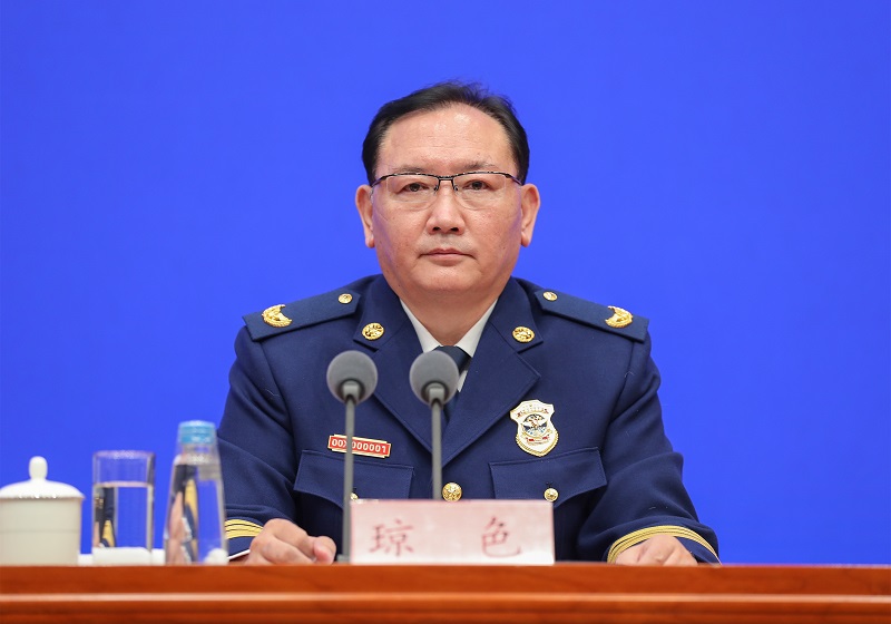 爆操美女bb应急部党组成员、消防救援局局长琼色出席新闻发布会